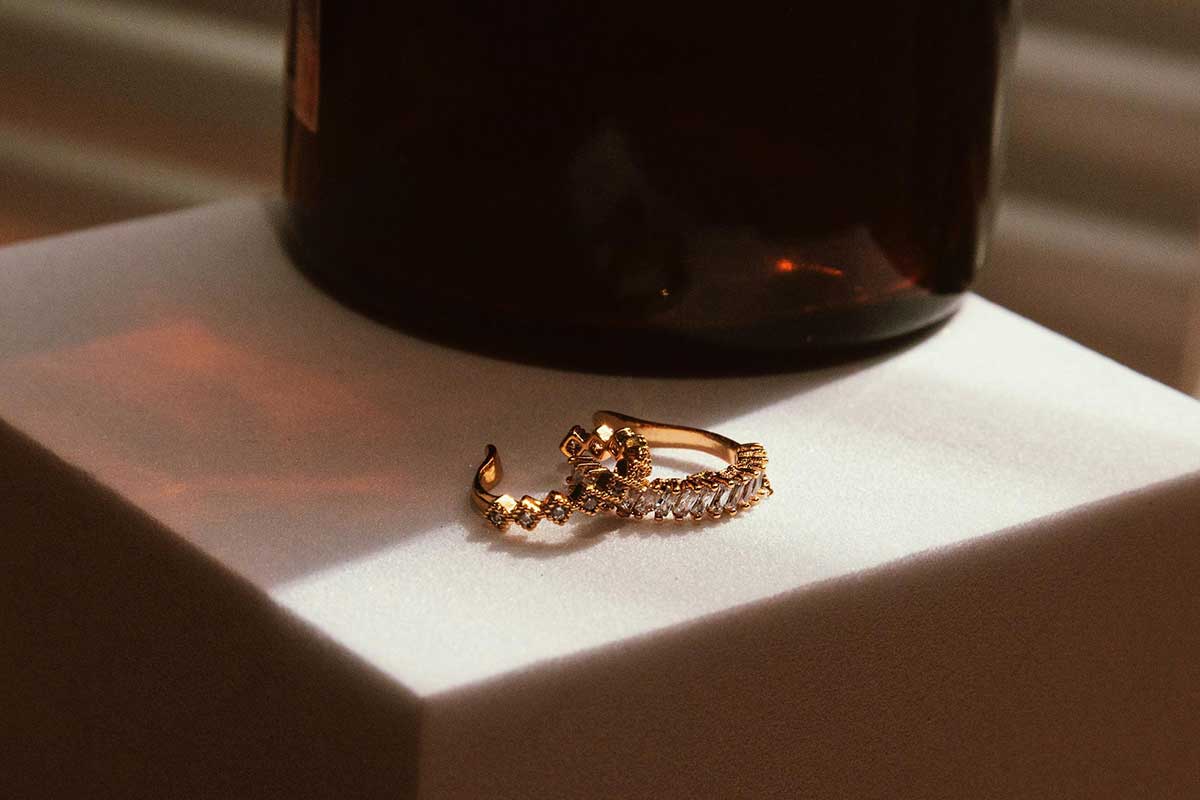 Showcasing luxury with these gold wedding bands