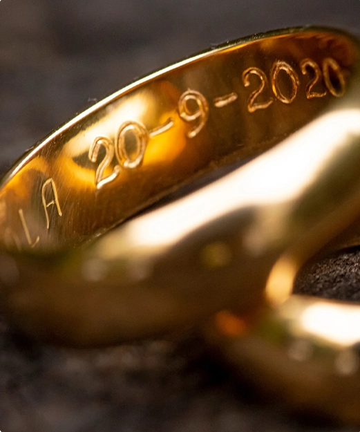 engraving Intricate engraving on gold wedding band