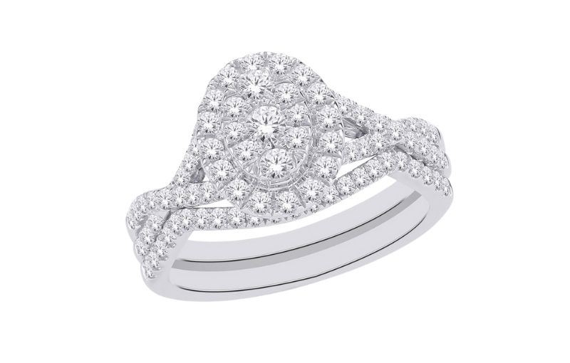 Vintage-inspired Oval Double Halo.