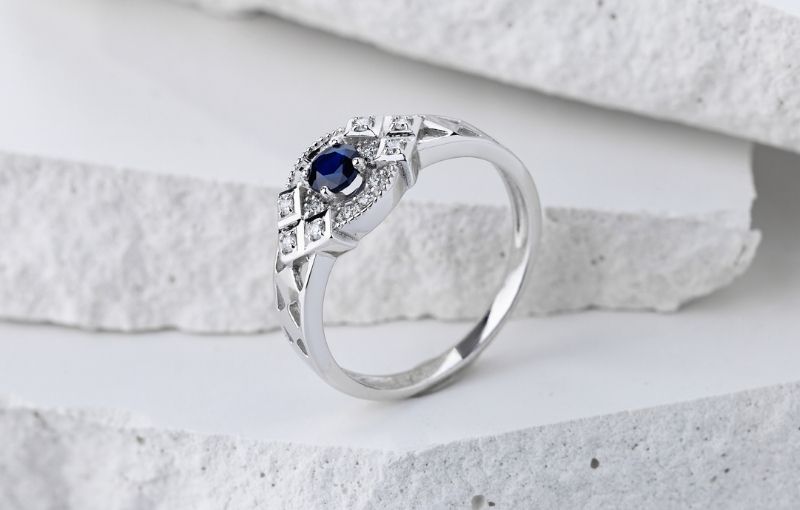 Vintage-inspired sapphire and diamond ring.<br />
