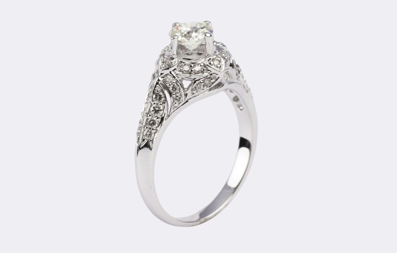 Vintage-style diamond engagement ring with filigree.<br />
