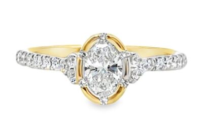 Choosing Between Vintage and Modern Engagement Rings