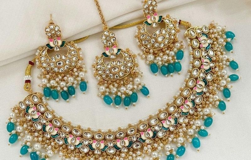 Gold kundan necklace set with turquoise.