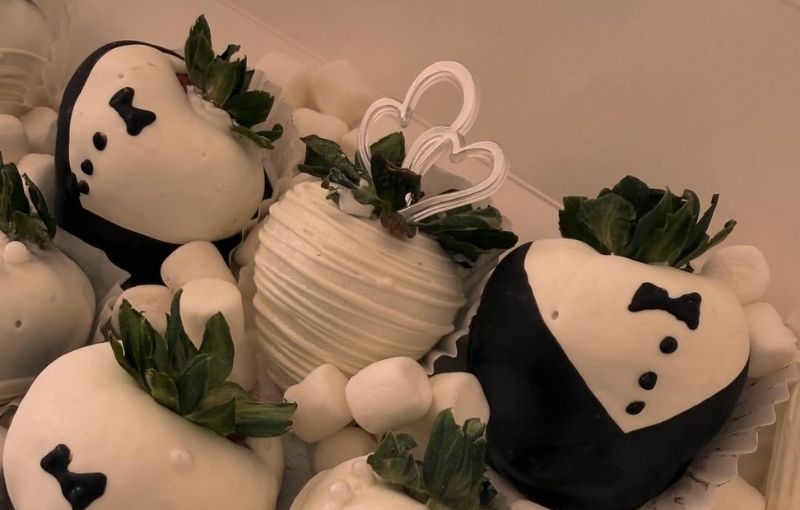 Chocolate-covered strawberries in wedding tuxedo design.