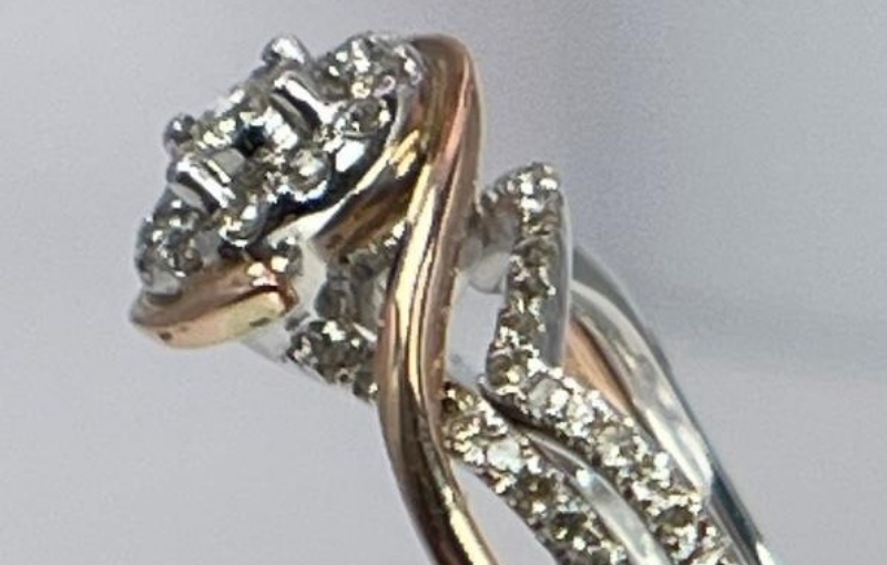 Side view two-tone diamond swirl ring.