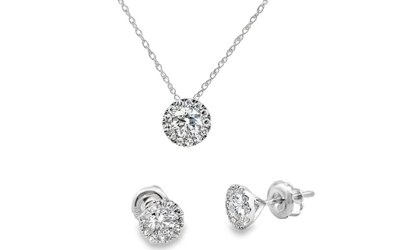 Diamond pendant and stud earrings set