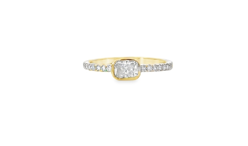 Cushion cut diamond ring with yellow gold band
